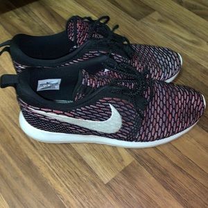 NIKE FLYKNIT ROSHE RUN